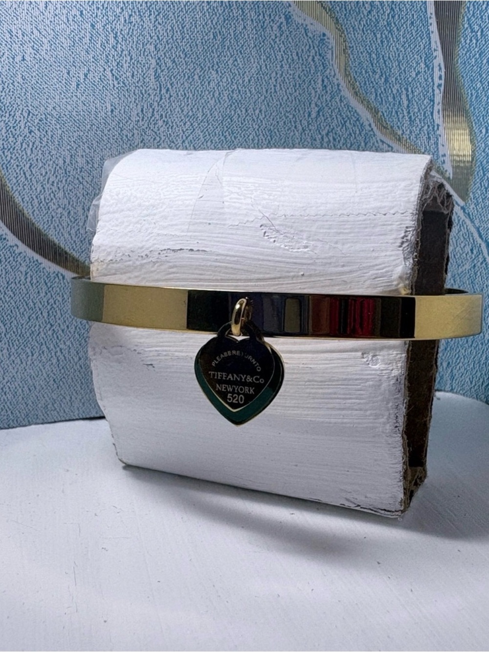 Gold Bangle with Green Heart Tag: Fashion brand. NWOT
